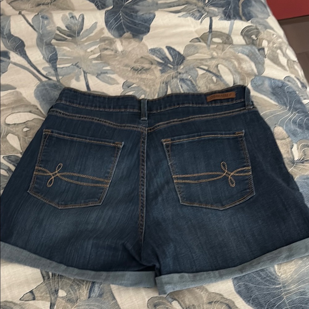 Three pair of jeans shorts. 🩳 - Picture 6 of 11